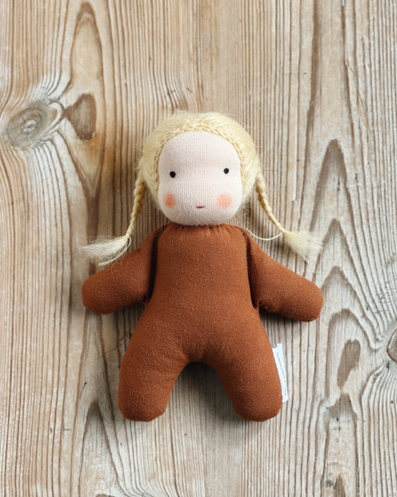 Mini doll • rust  • hay hair